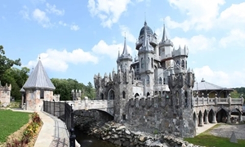 A 17-year-old who grew up in a $60 million castle
