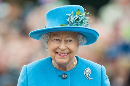 9 Iconic Photos of Queen Elizabeth