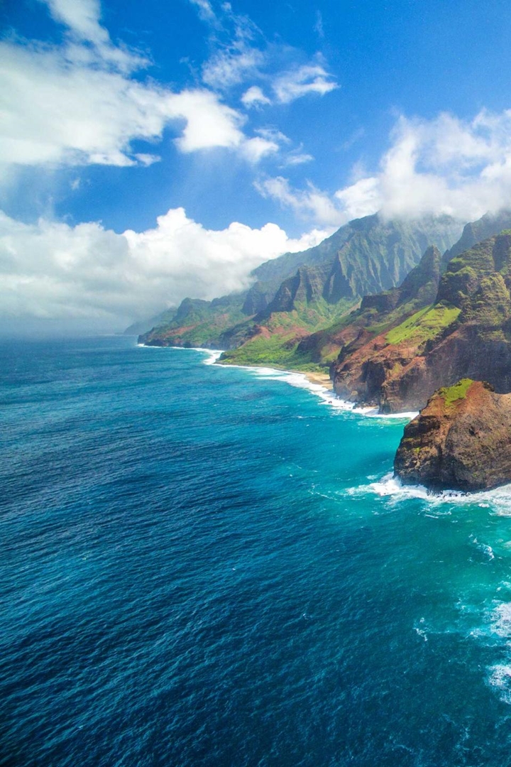 Discover the beauty, culture and adventures waiting for you on the Hawaiian Islands. Find Hawaii travel information and plan your perfect vacation.