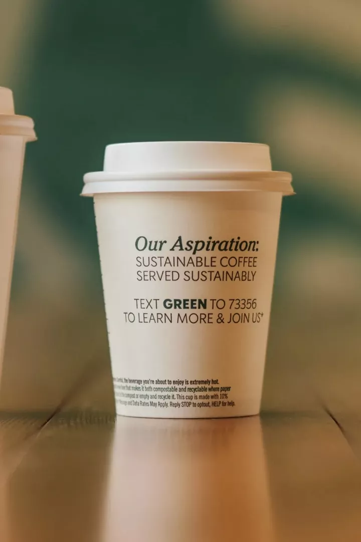 Starbucks explores replacing its iconic cup with sustainable alternatives -  CBS San Francisco
